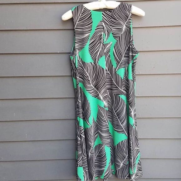 9 West Tropical Black/Green leaf V Neck Pop Over Dress Size 10 - Picture 7 of 8